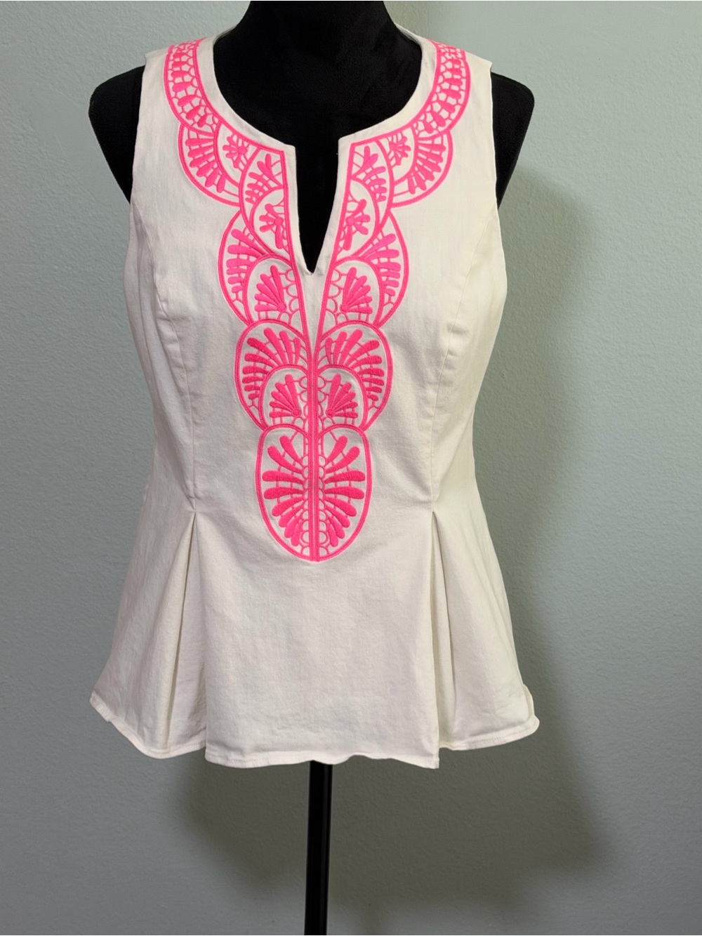 JULIE BROWN NYC Sleeveless V Neck Embroidered Tunic Top - 8